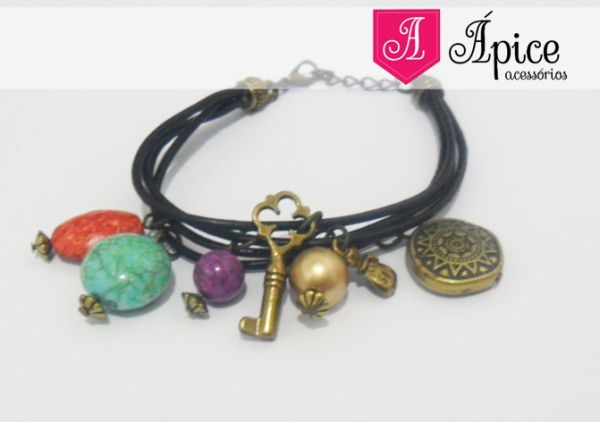 Pulseira com penduricalho